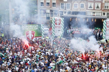 Duizenden supporters bij huldiging Fc Dordrecht20