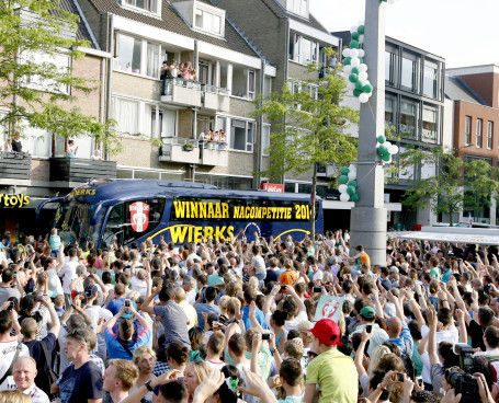 Duizenden supporters bij huldiging Fc Dordrecht8