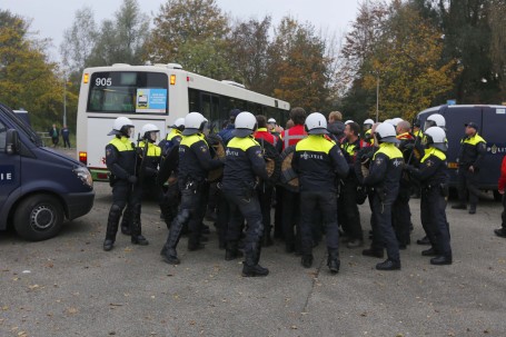 MobieleEenheid oefent in FC Dordrecht stadion