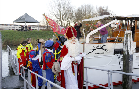 Sinterklaas per boot naar school4