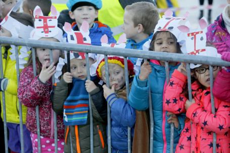 Sinterklaas per boot naar school5