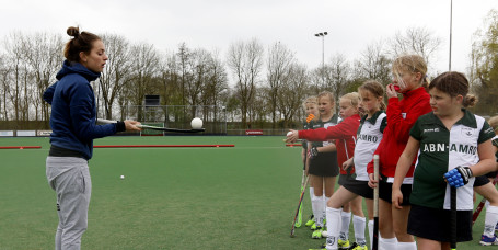 Hockeytraining van Eva de Goede