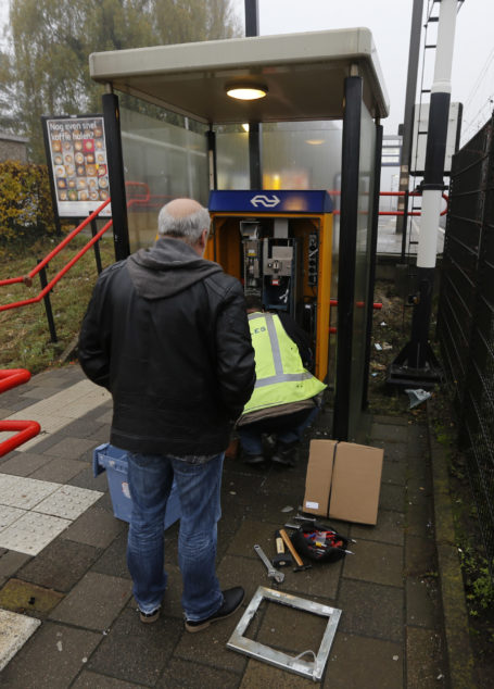 Kaartjesautomaat vernield met vuurwerk