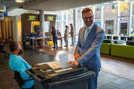 Kiesgerechtigden in Dordrecht en Zwijndrecht naar de stembureaus