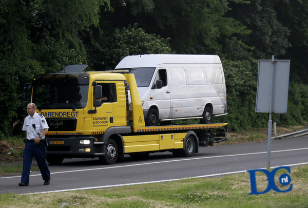 Politie schiet bij aanhouding A16