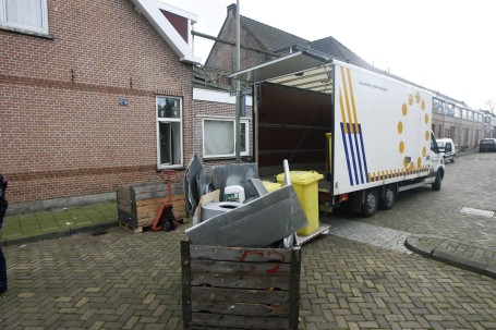 Een gespecialiseerd bedrijf heeft de woning aan de Tulpstraat leeggehaald. (Foto: Thymen Stolk)