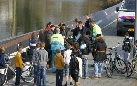 Meisje gewond na val van  fiets Laan dv Naties Dordrecht3