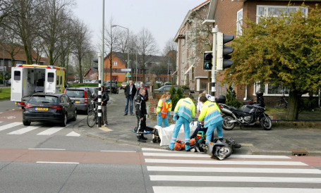 Scooterrijder gewond op Krispijnseweg