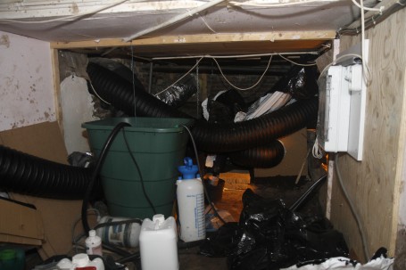 Drie verdachten aangehouden na hennepkwekerij2