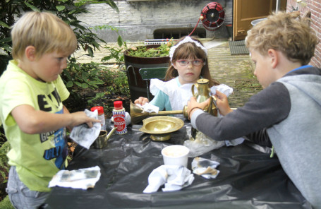 Kinderen doen het huishouden (5)