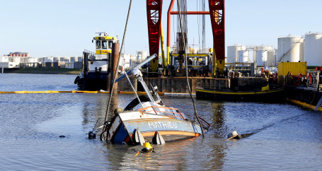 Bergen van werkschip begonnen