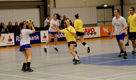 Movado wint en blijft koploper