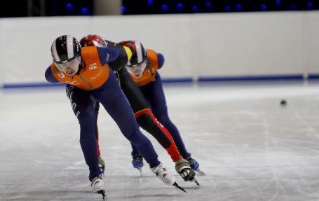 Nederlands Shorttrack rijdt zich warm