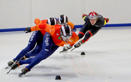 Nederlands Shorttrack rijdt zich warm