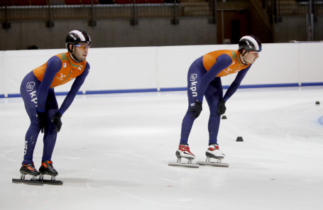 Nederlands Shorttrack rijdt zich warm