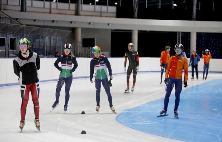 Nederlands Shorttrack rijdt zich warm