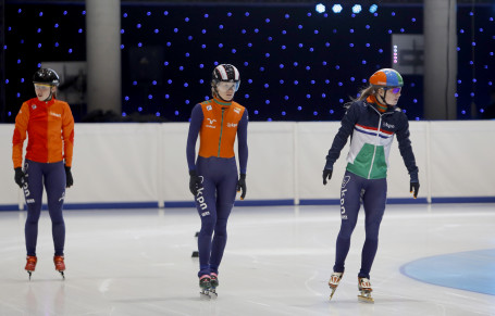 Nederlands Shorttrack rijdt zich warm