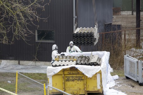 Asbest sanering aan loodsen2