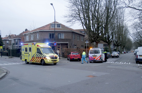 Scooterrijder gewond bij aanrijding op Groenedijk Scooterrijder gewond na ongeval Groenedijk2