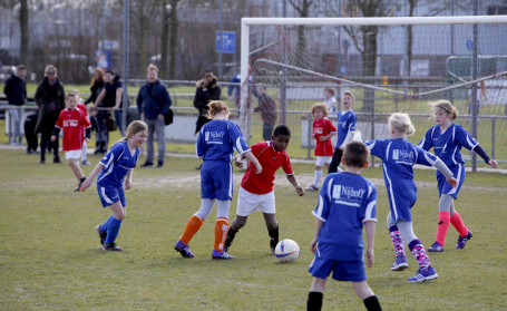 Schoolvoetbal gestart in OMC Visserstuin Dordrecht4