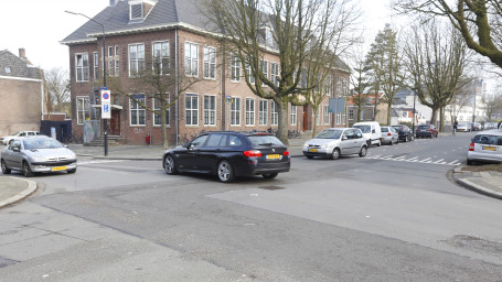 Scooterrijder gewond bij aanrijding op Groenedijk Gevaarlijke situatie Groenedijk Dordrecht2