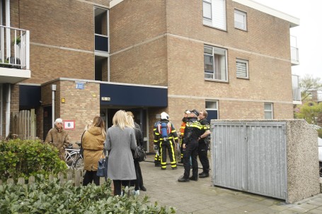 20162204 Veel rook en waterschade bij woningbrand Zwijndrecht Tstolk 003
