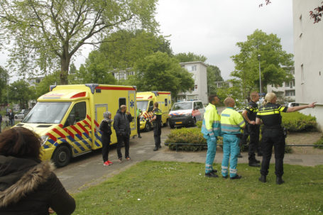 Man ernstig gewond na val van flat Man gewond na val van flat