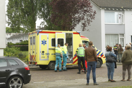 Man ernstig gewond na val van flat Man gewond na val van flat