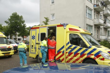 Man ernstig gewond na val van flat Man gewond na val van flat