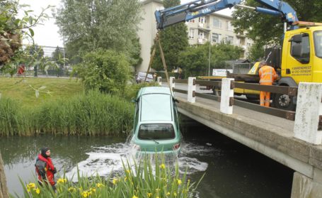 Auto te water geraakt