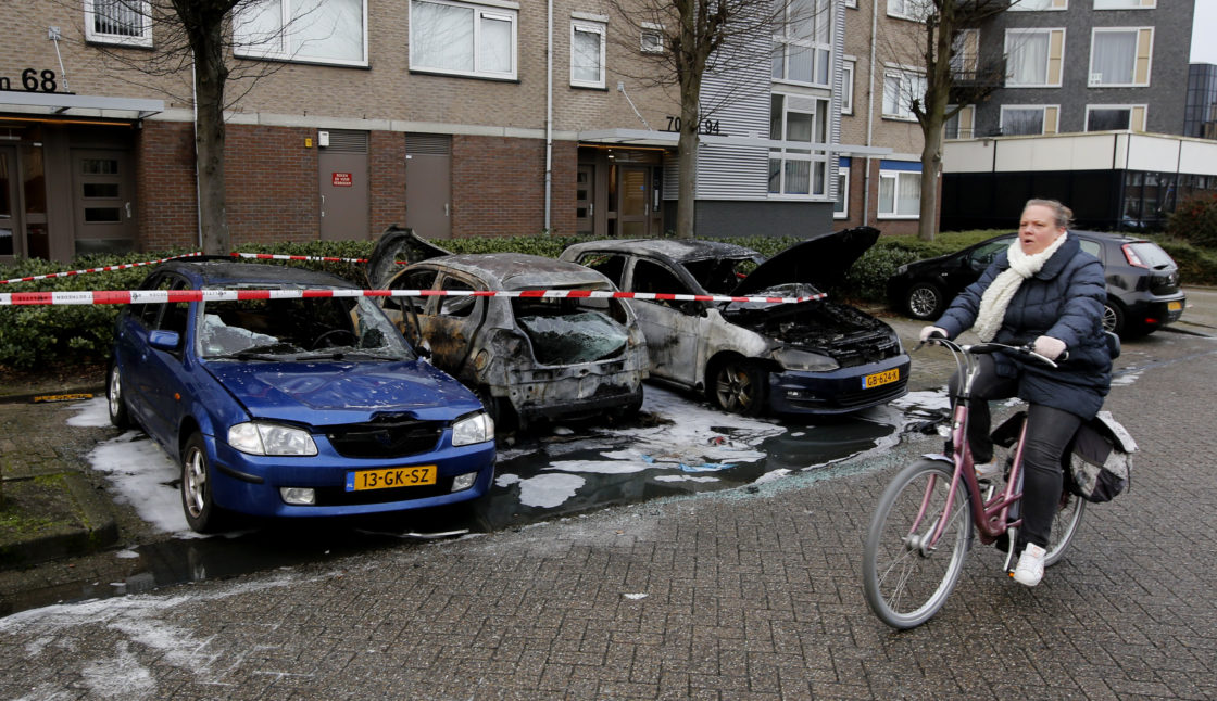 Drie auto's uitgebrand in Zwijndrechtse straat DordtCentraal Gratis