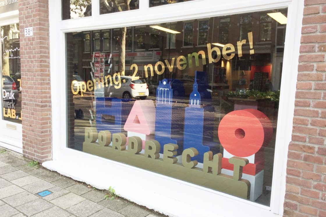 Hedendaags Hallo Dordrecht: nieuwe souvenirwinkel op Blekersdijk US-31