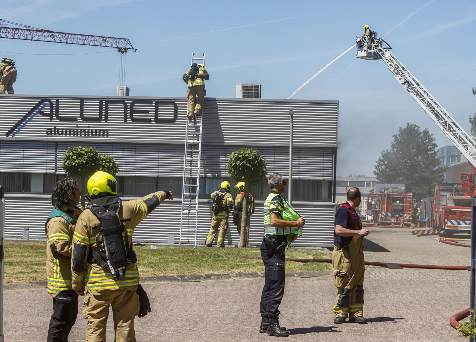 Update: grote brand bij bedrijf op Groote Lindt ...