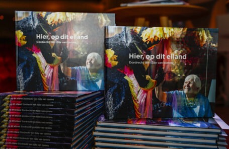 Hier, op dit eiland – Dordrecht ten tijde van corona uitgereikt