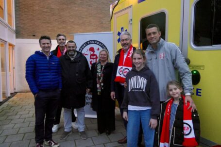 Nouri-AED onthuld in Dordrecht door Abdelhak Nouri Foundation, FC Dordrecht en gemeente Dordrecht