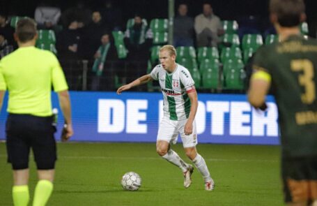 Woudenberg kritisch na weer geen overwinning in eigen stadion: ‘Verdedigend staan we goed, maar in d