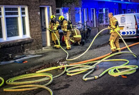 VIDEO: Woningbrand aan de Weeskinderendijk in Dordrecht onder controle
