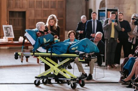 Indrukwekkende herdenking 25.000e wens Stichting Ambulance Wens