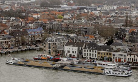 Dordrecht versterkt binnenvaart met nieuwe ligplaatsvoorzieningen