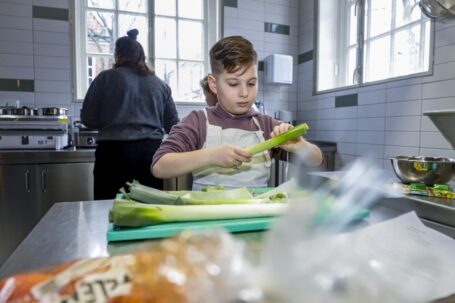 Van klaslokaal naar kloosterkeuken: groep 4 gaat koken en bakken