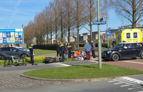 Persoon gewond na aanrijding op rotonde Groenezoom in Dordrecht