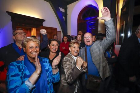 GroenLinks-PvdA blijft nipt aan kop, D66 en VSP zijn de verrassingen
