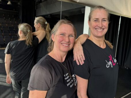 250 dansers vieren tien jaar dansschool Joy2Dance