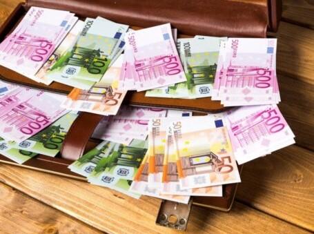 Burgemeester sluit drugspand aan de Uranusstraat in Zwijndrecht na vondst hasj en contanten