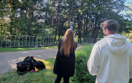 Hekken geplaatst rond jonge bosuilen in Wantijpark vanwege drukte