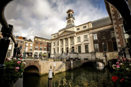 Vijf partijen gaan formeren, GroenLinks-PvdA aan zijlijn