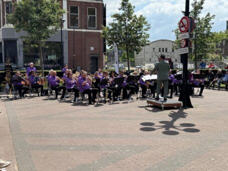 Filmmuziek en populaire nummers tijdens Vriesepleinconcert muziekvereniging Kunst Na Arbeid